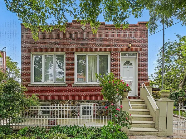2117 Hazen St, Flushing, NY 11370