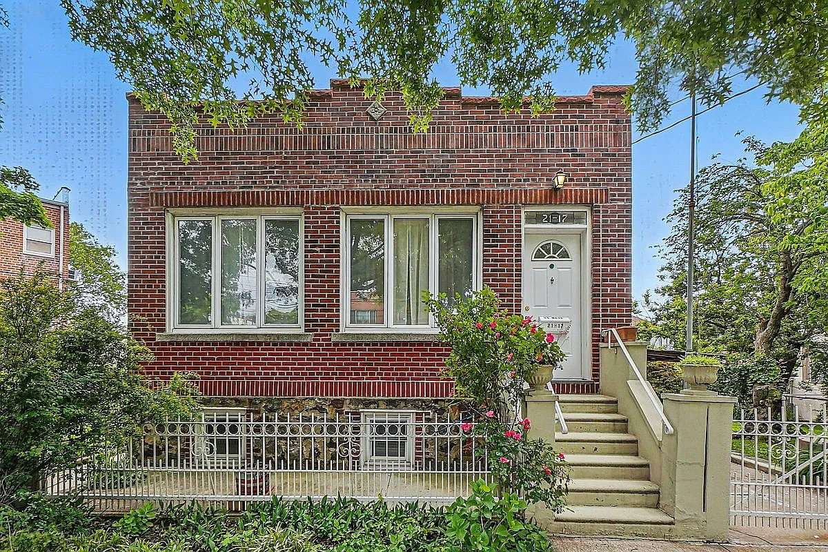 2117 Hazen St photo 1
