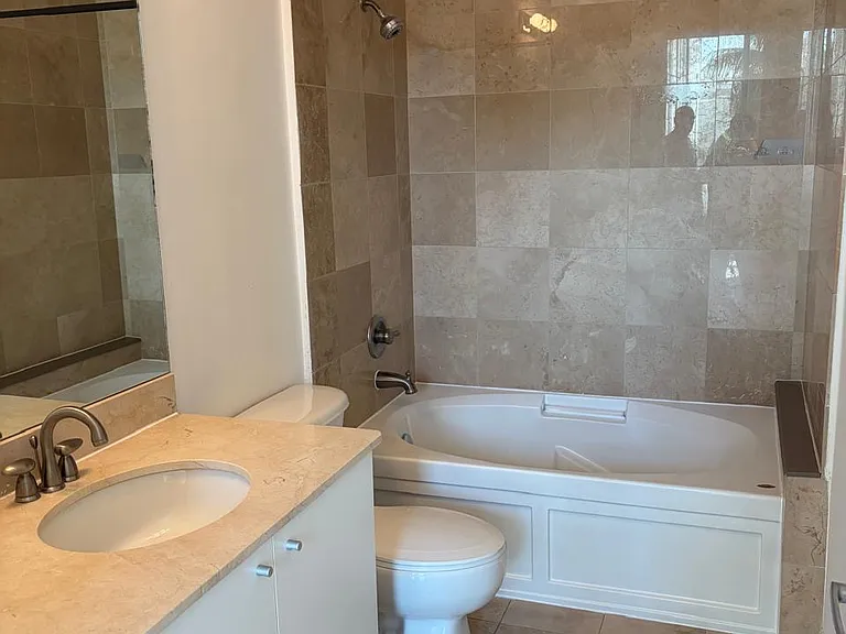 2100 Van Buren St #322 — Photo 17