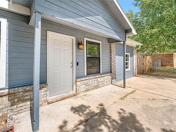 2nd image of 1260 Walnut Pl