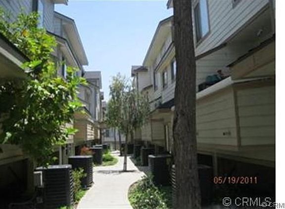 3rd image of 11150 Glenoaks Blvd Unit 243