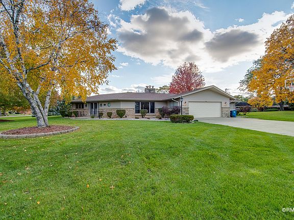 5th image of 1535 Columbine Dr