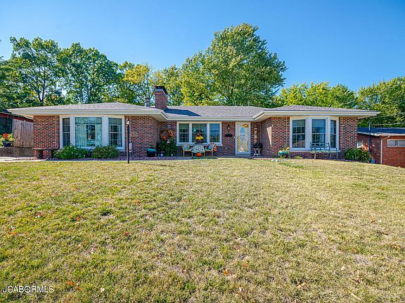 4th image of 305 Norris Dr