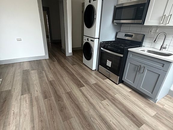 2nd image of 1148 Summit Ave #4F