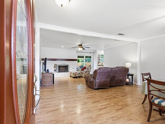3rd image of 6104 Cliffside Dr