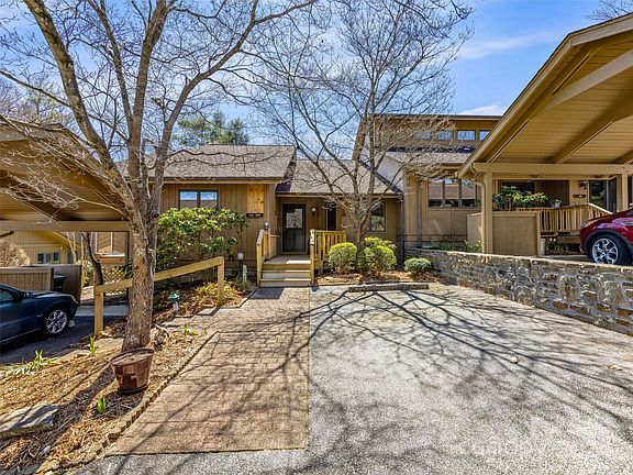 3rd image of 1102 Red Oak Dr