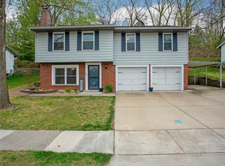 1239 Green Knoll Dr, Fenton, MO