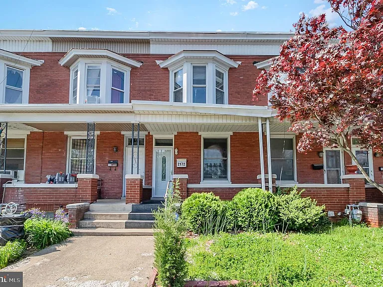 2172 Brookwood St — Photo 2