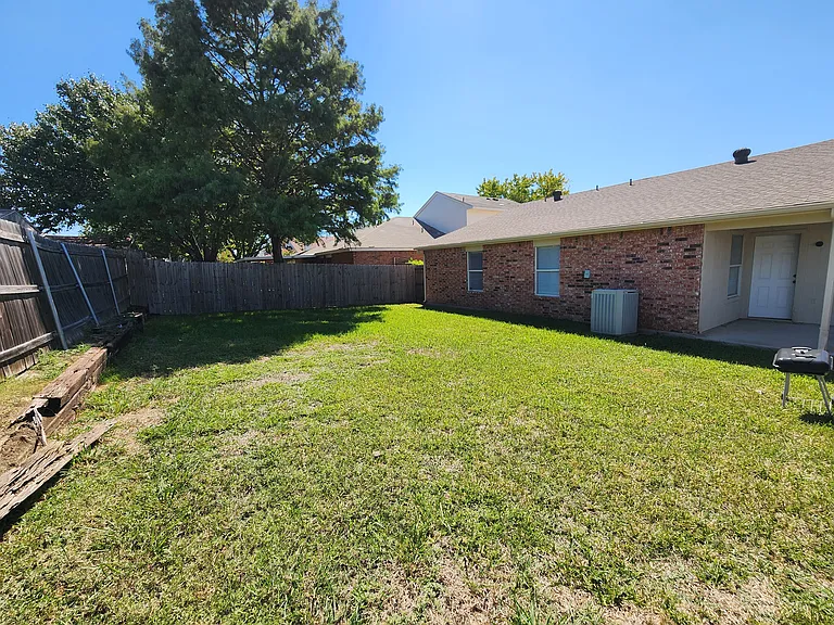 607 Hollyberry Dr — Photo 39