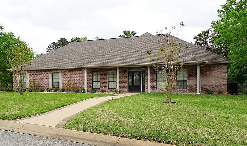 1st image of 400 Lakeview Ln