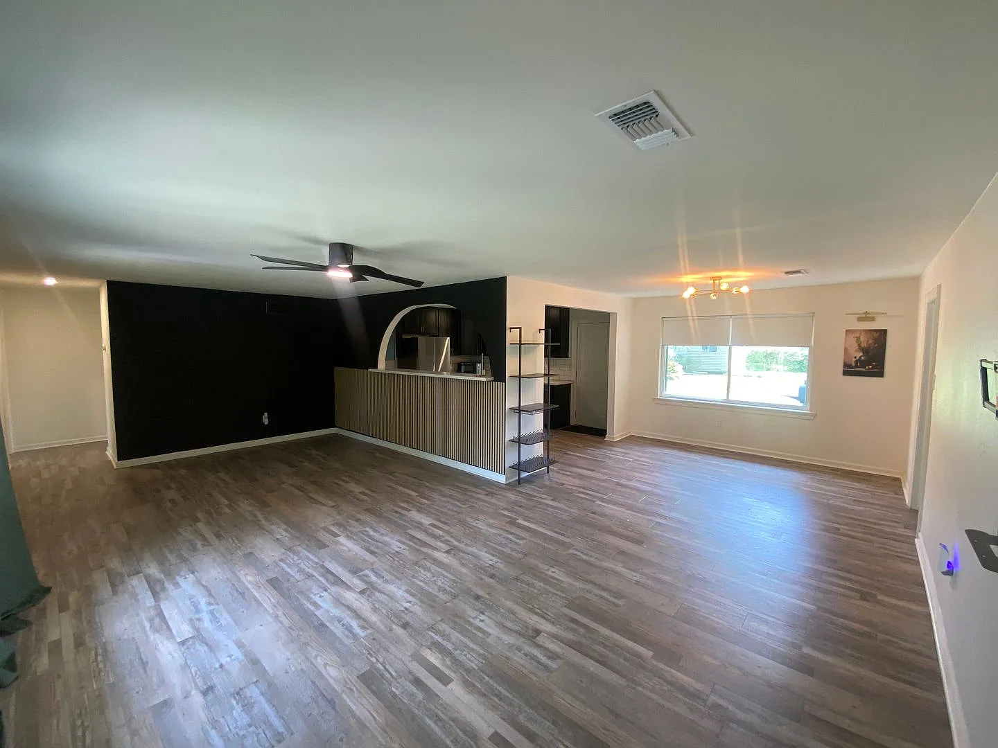 Price Drop plus $500 off First Month's Rent Modern Comfort in a Prime Baton Rouge Location — Photo 4