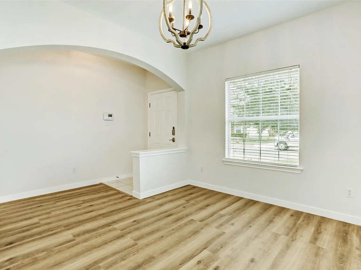 3 bed, 2.0 bath, 1485 sqft, $1,900 — Photo 4