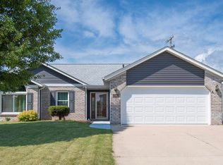 1503 Knoll Crest Dr, Kendallville, IN 46755