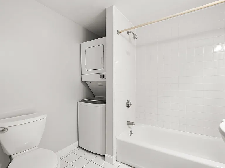 218 W 7th St #2 — Photo 20