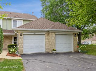 365 Lakeview Cir, Bolingbrook, IL 60440