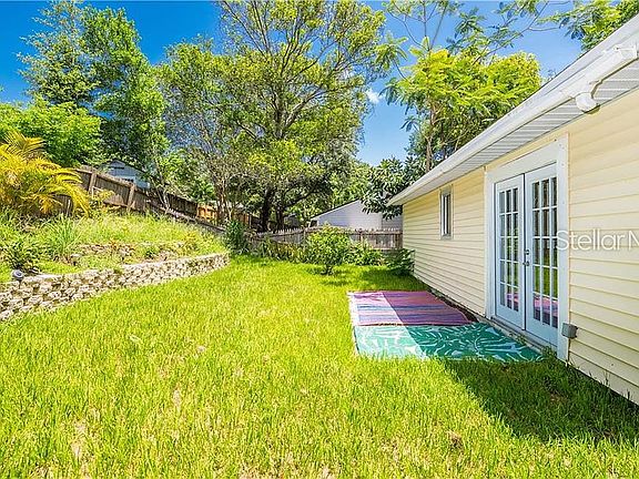 5th image of 3882 Lake Shore Dr