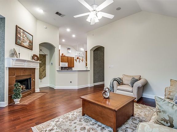 2nd image of 8326 Richmond Ct