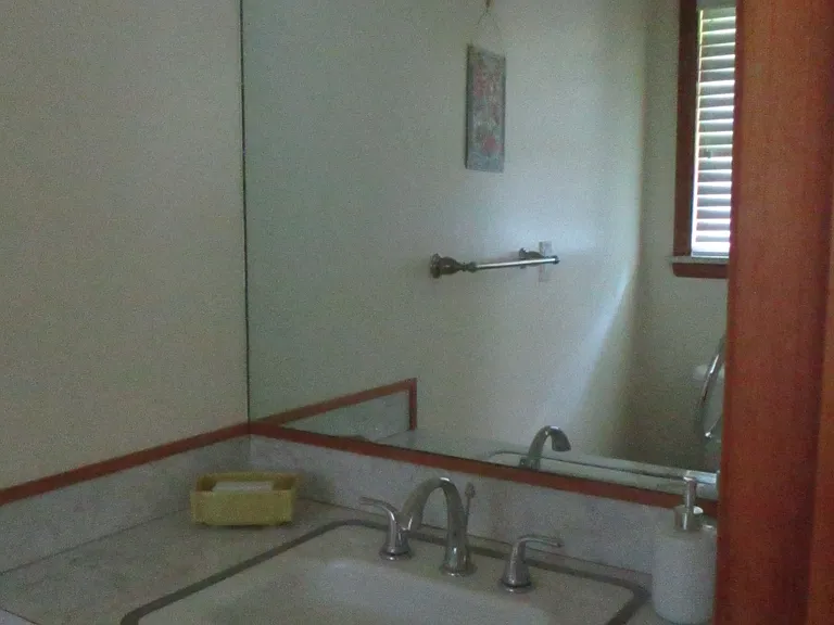 1/2 BATHROOM