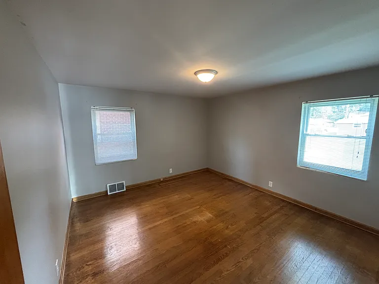 564 E Paige Ave #564 — Photo 7