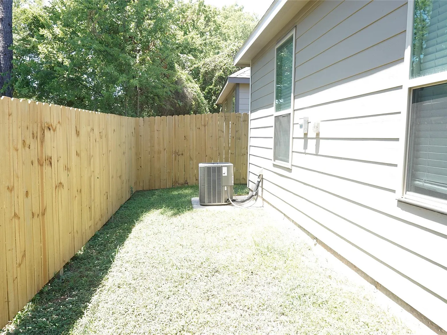 3 bed, 2.0 bath, 988 sqft, $1,350 — Photo 4