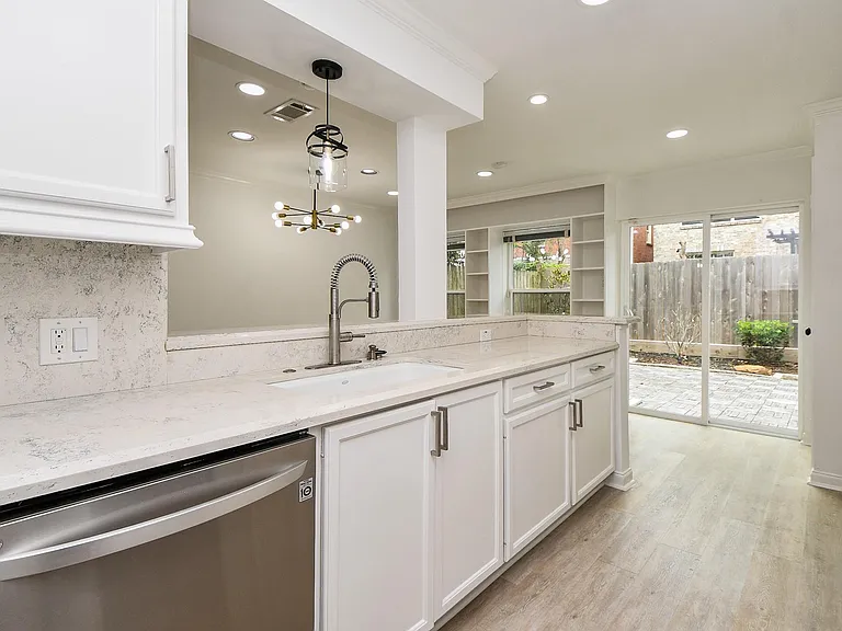 6114 Kirby Dr — Photo 17