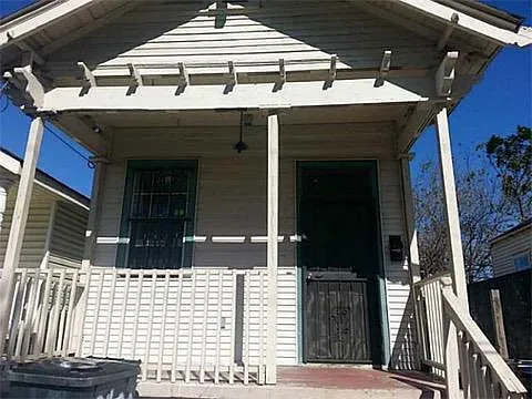 2741 Orleans Ave — Photo 1