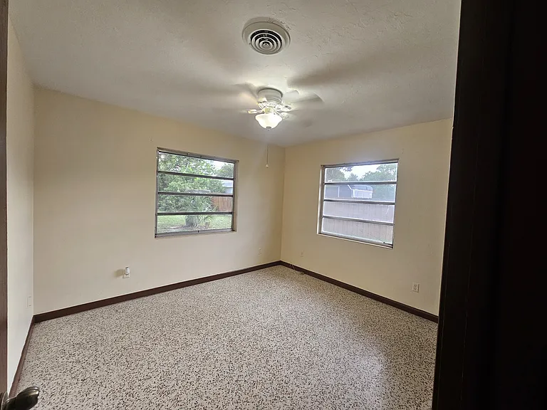824 Cypress Ave — Photo 7