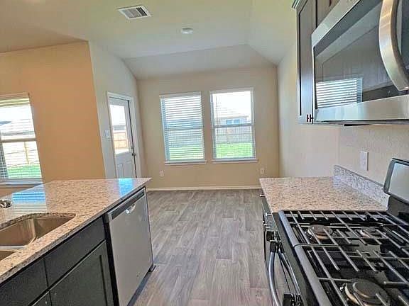 5th image of 2409 Dog Leg Ln