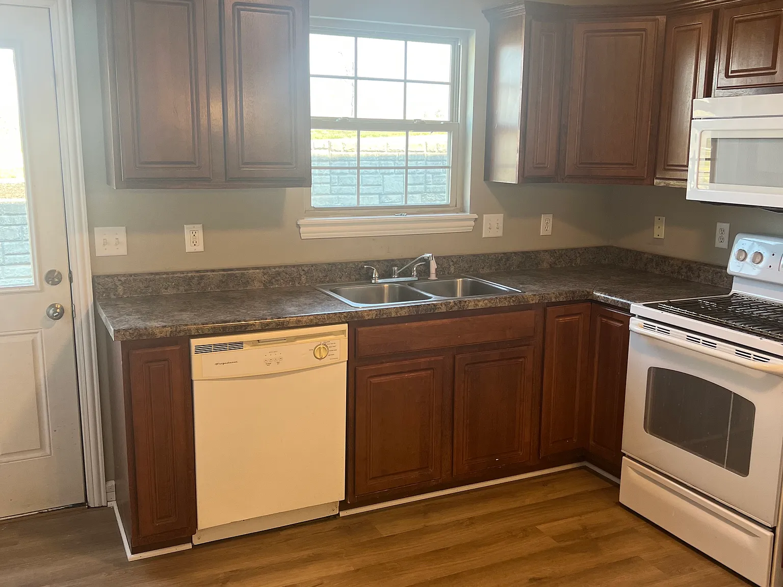 4 bed, 1603 sqft, $1,450 — Photo 3