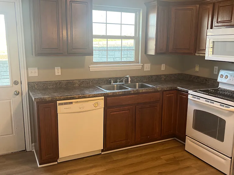 1320 E Brown School Rd — Photo 5