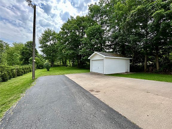 4th image of 5362 Lake Rd