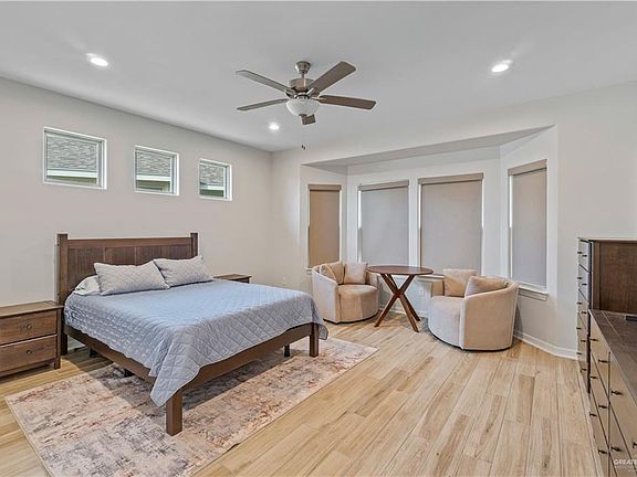 5th image of 13813 Belle Ct