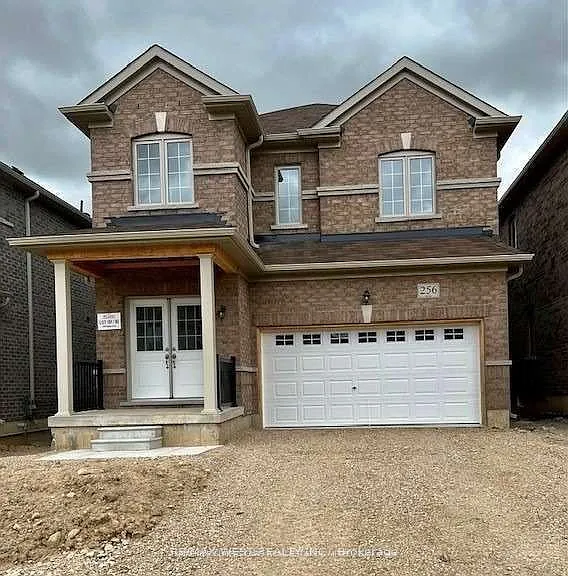 256 Ridley Cres — Photo 1