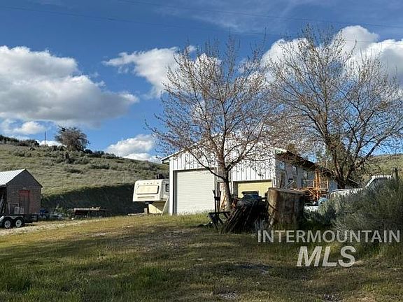 2nd image of 140 Brownlee Loop Rd