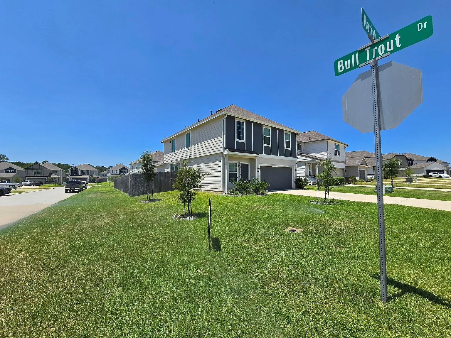4 bed, 2.5 bath, 2186 sqft, $2,100 — Photo 2