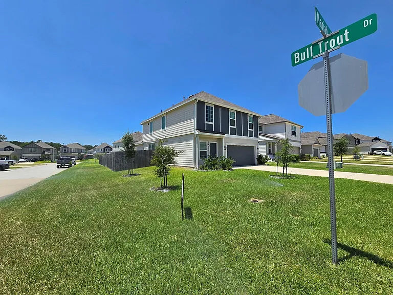 13703 Mariah Dr — Photo 2
