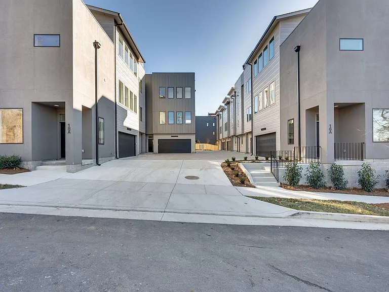 16 Willis St #B — Photo 1