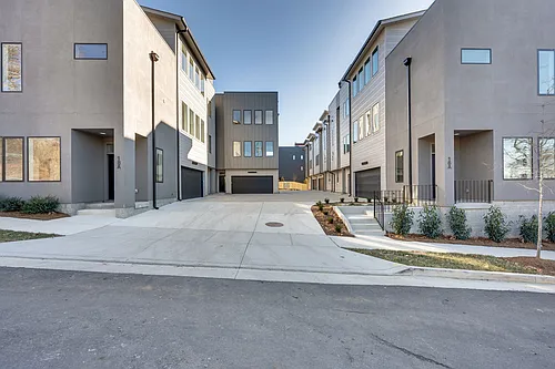 16 Willis St #B Photo 1