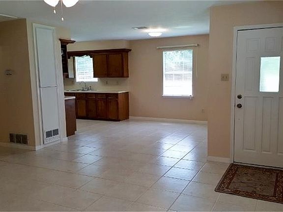 4th image of 286 Eastwood Dr