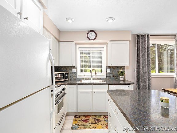 5th image of 5039 Stauffer Ave SE #37