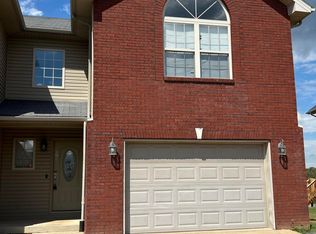 151 Twin Lakes Dr, Vine Grove, KY 40175