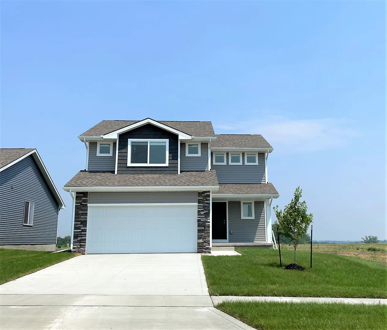 Newer Build Home in Beautiful Norwalk! HUGE finished basement! — Photo 1