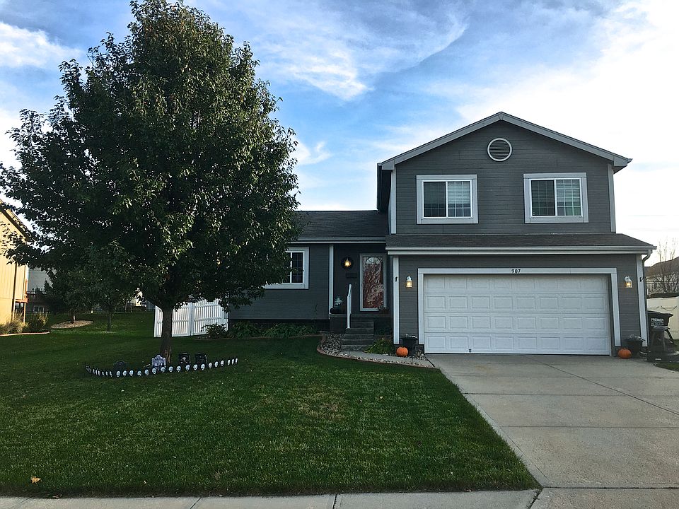 1st image of 907 Edgewater Dr