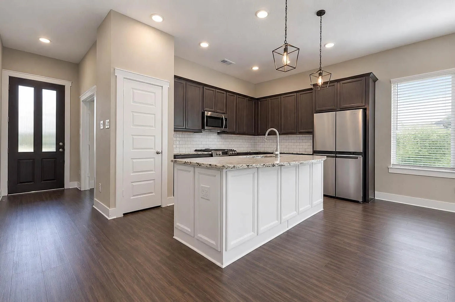 4 bed, 3.5 bath, 2348 sqft, $2,950 — Photo 4