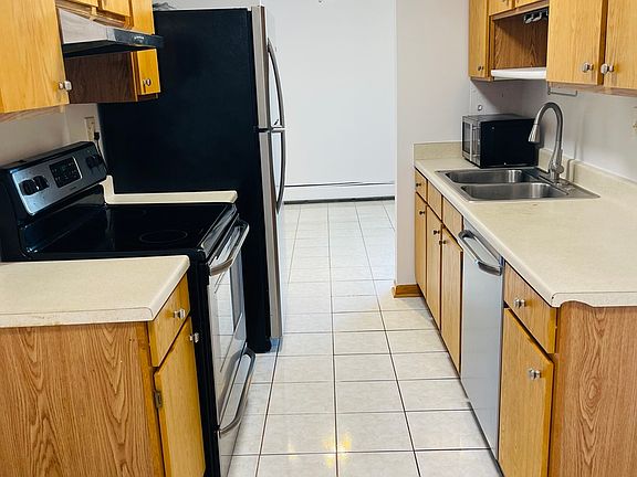3rd image of 1806 Hemlock Pl APT 204