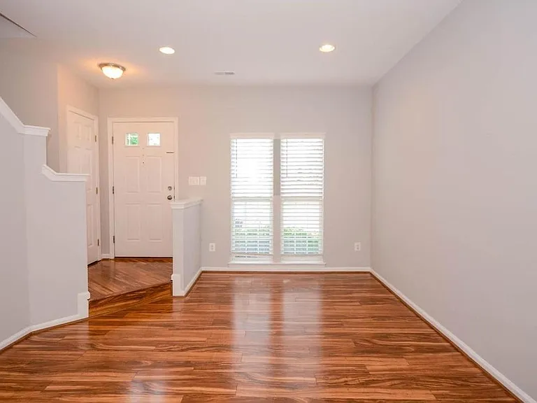 21113 Footstep Ter — Photo 2