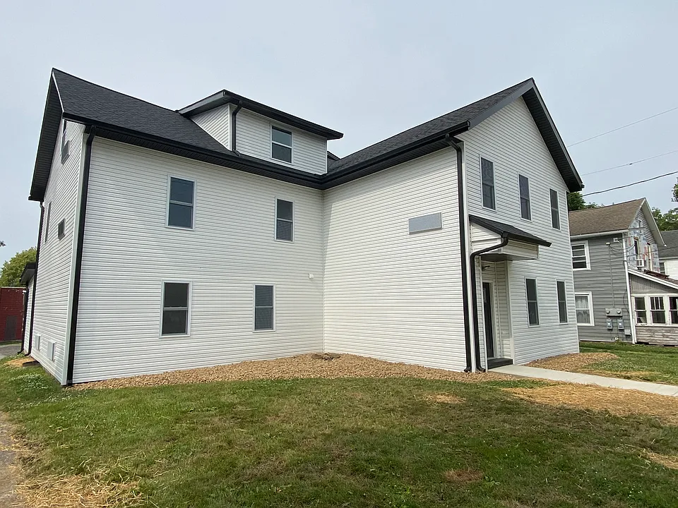 200 W Walnut St #4