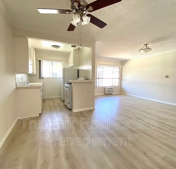 585 E Washington Blvd #35 — Photo 1