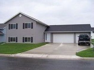 510 Allyn Cir, Janesville, MN 56048