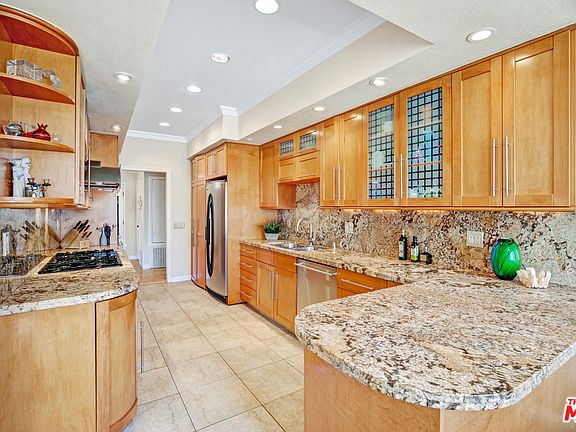 3rd image of 5416 Zelzah Ave APT 302